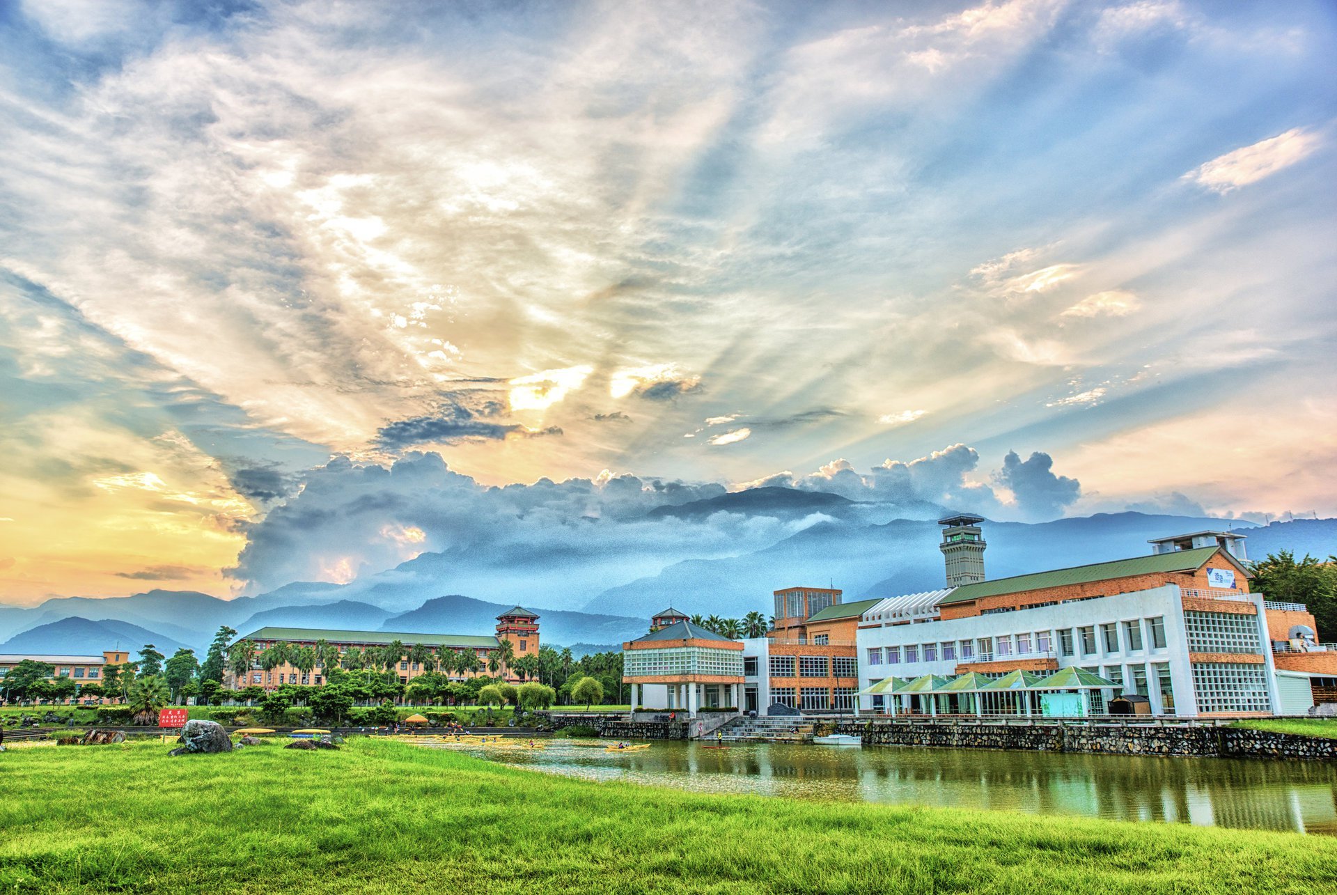 東華大學湖畔餐廳（攝影：黃萃華）