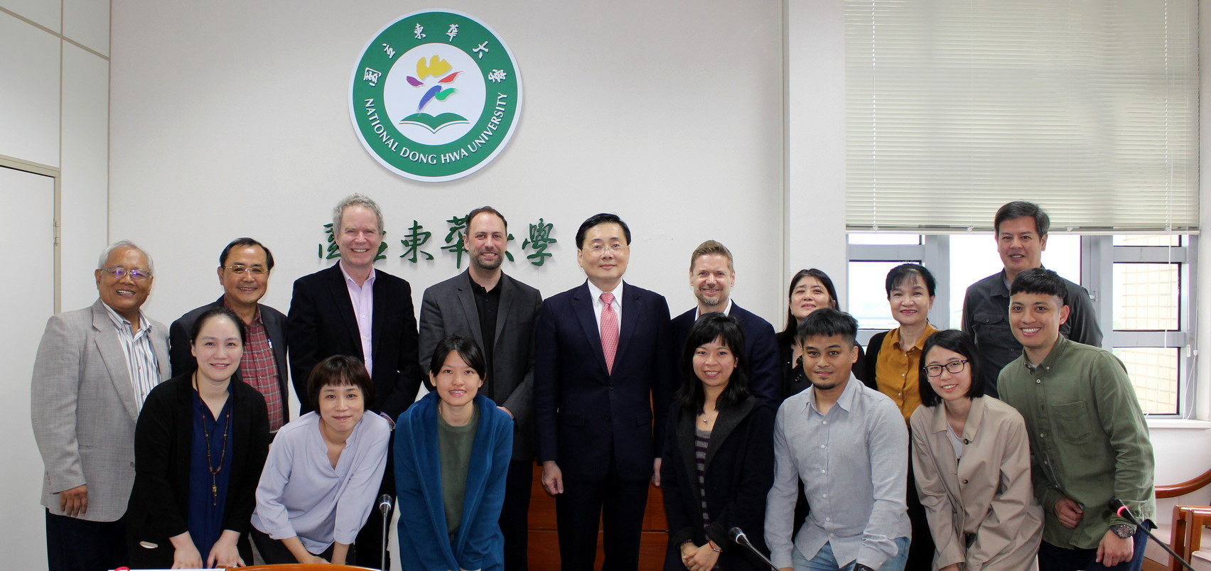 加拿大國家真相與和解中心拜會東華大學與會人員合影