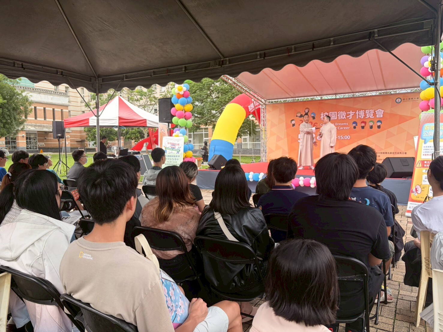 朱德剛相聲表演「詐騙有套路,相聲來解密」,宣導求職時應注意的各項環節