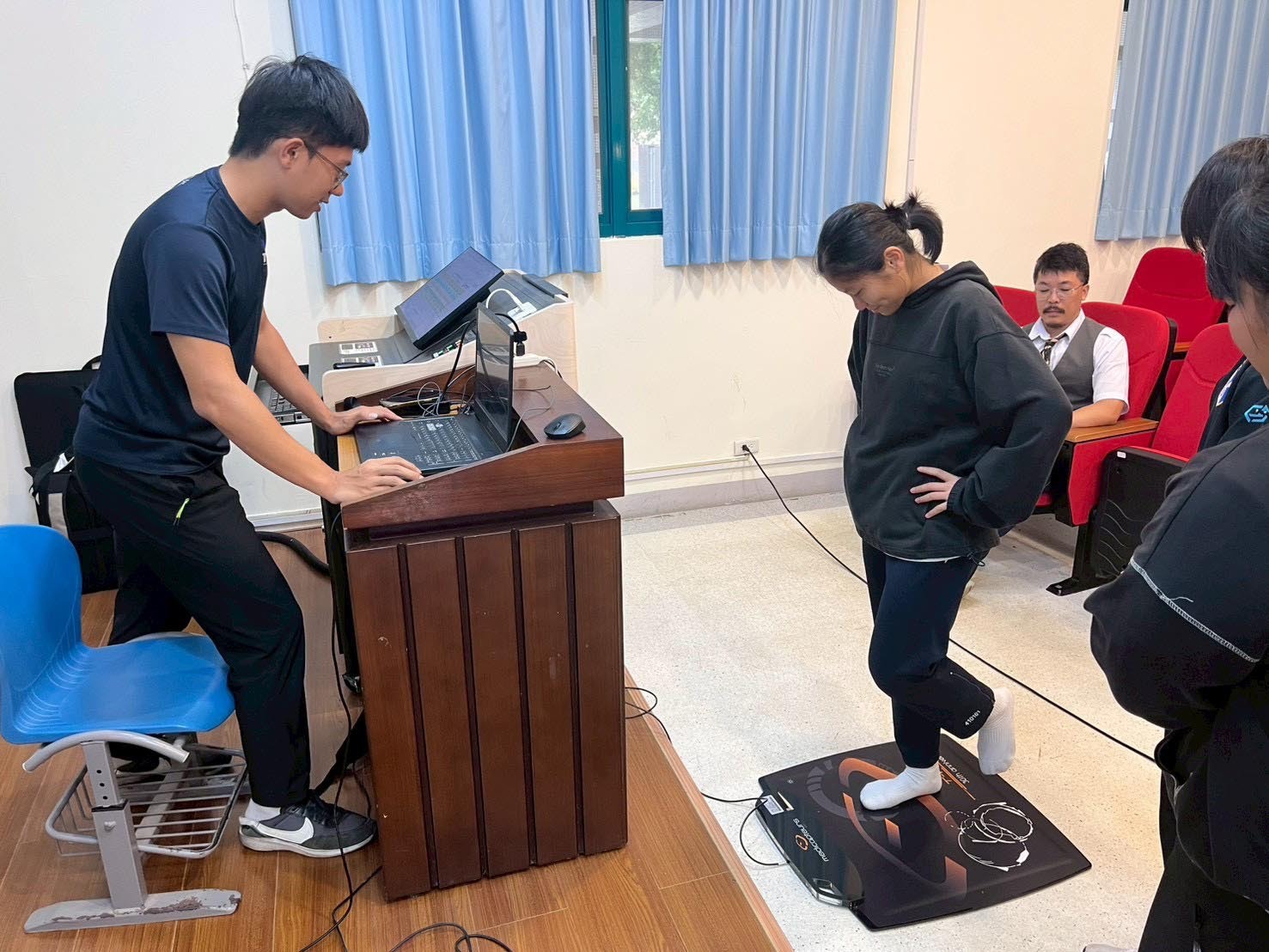 壓力墊閉眼單足平衡力測試