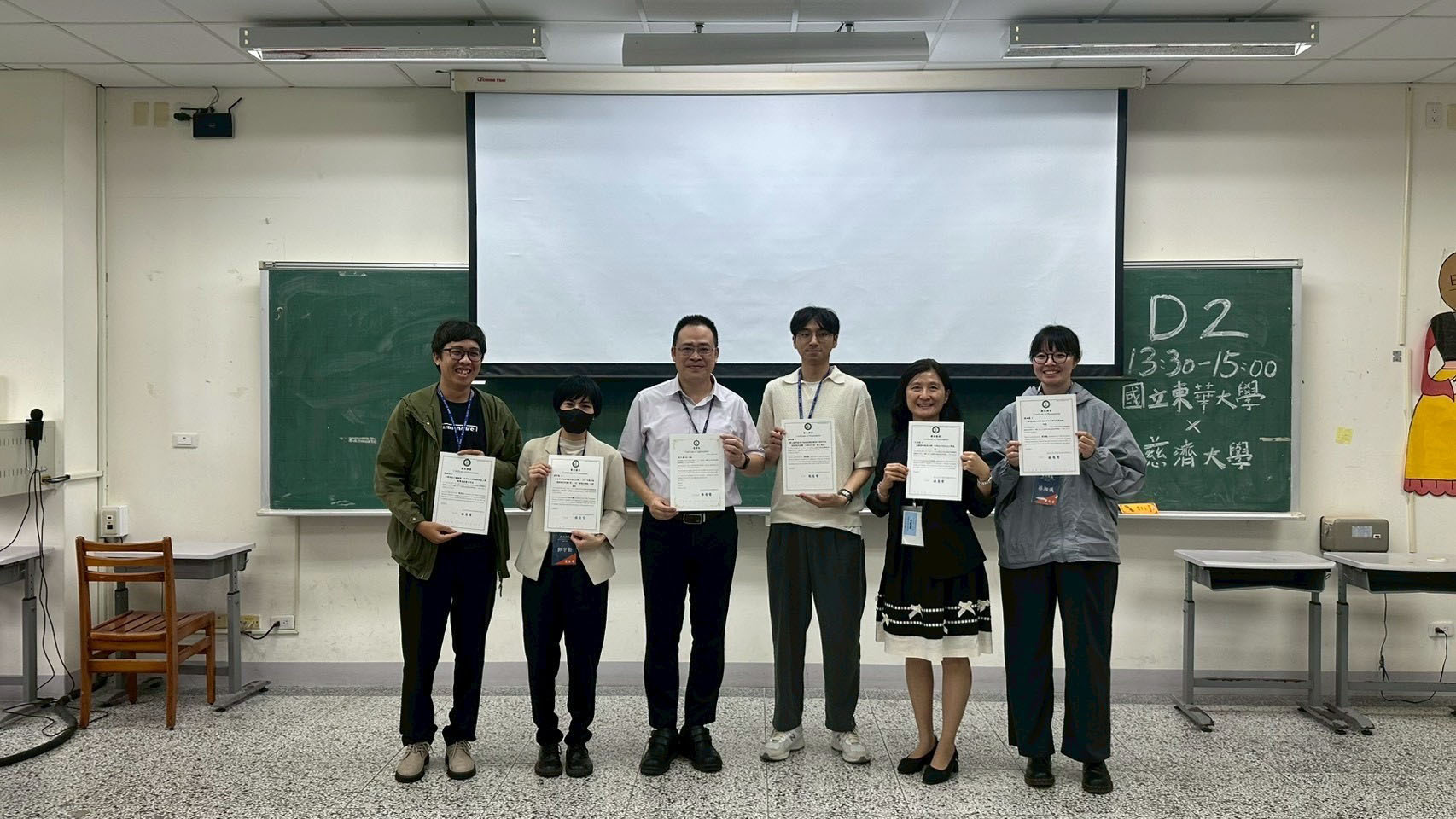 合辦單位東華大學師培中心張文權教授(圖左3)主持場合影