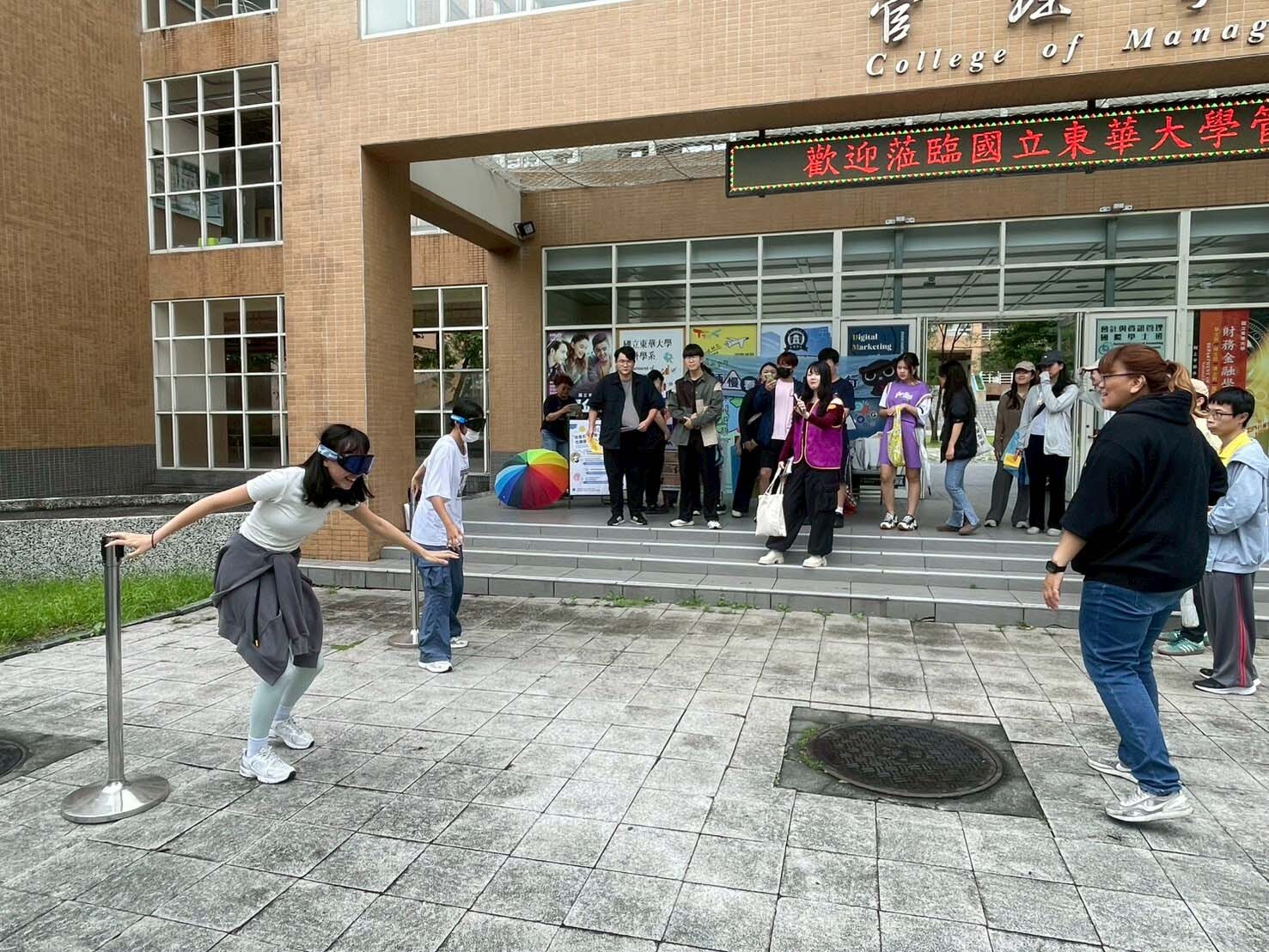 交通安全闖關站 同學體驗安全風險遊戲