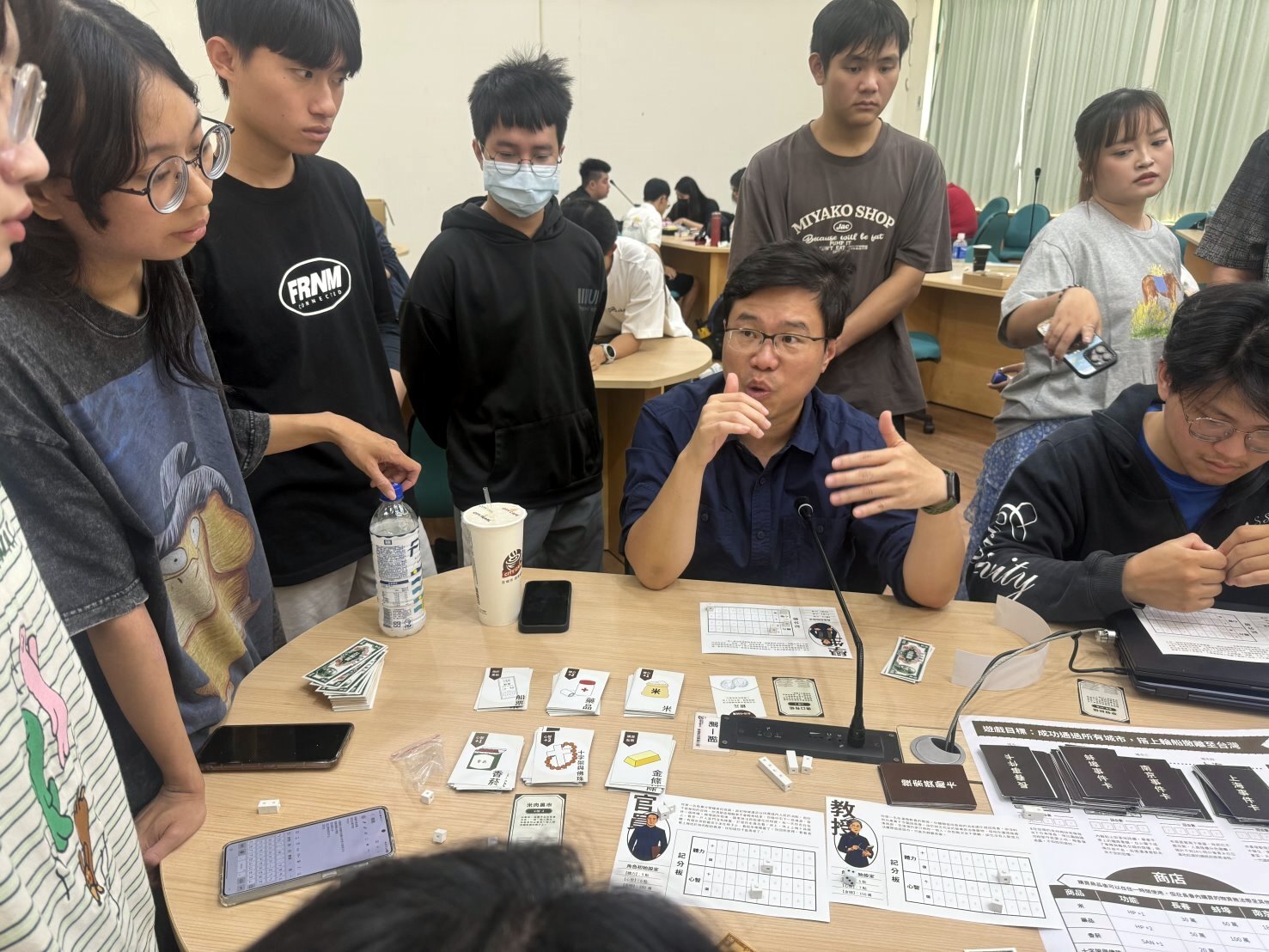 遊戲業師於試玩中立即給予遊戲設計改善建議