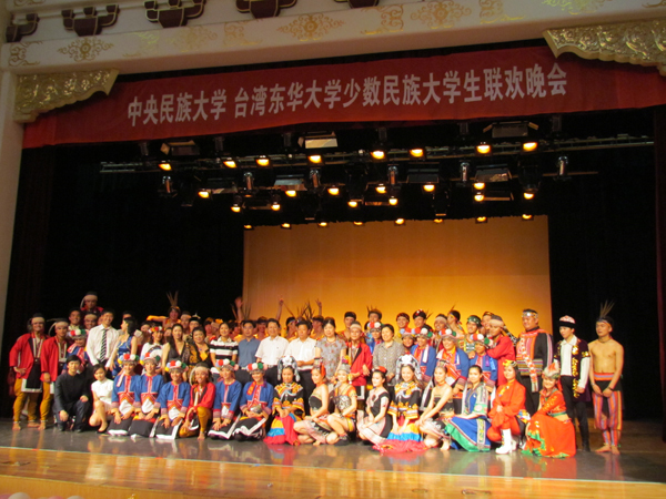 20110601北京中央民族大學演出後合影